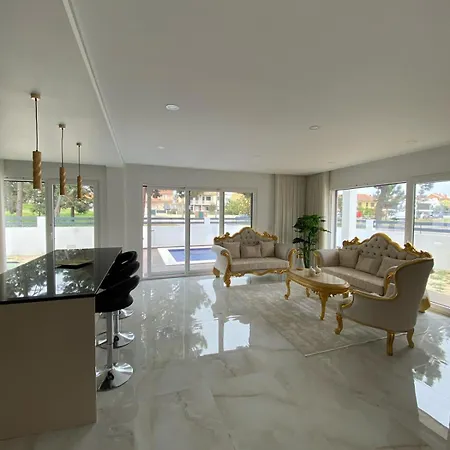 Luxury Surrounded By Nature And Villa Amora