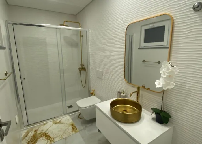 Luxury Surrounded By Nature And * Амора